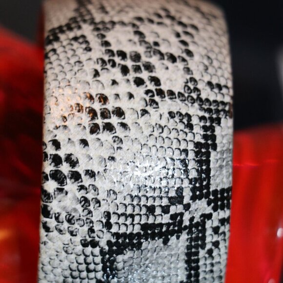 Vintage Faux Snakeskin 1.5" Wide Bangle Bracelet with 2.5" Diameter - Picture 2 of 5